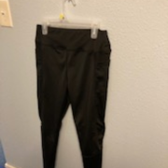 Womans shein active leggings. Black. Pockets on each side. Sz M. - Picture 4 of 5